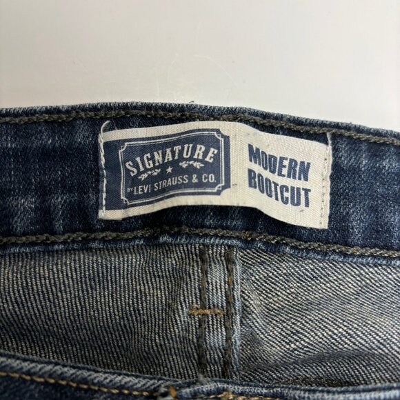 Signature By Levi Strauss Modern Bootcut Women's size 14 Dark Blue Denim Jeans - Picture 2 of 4